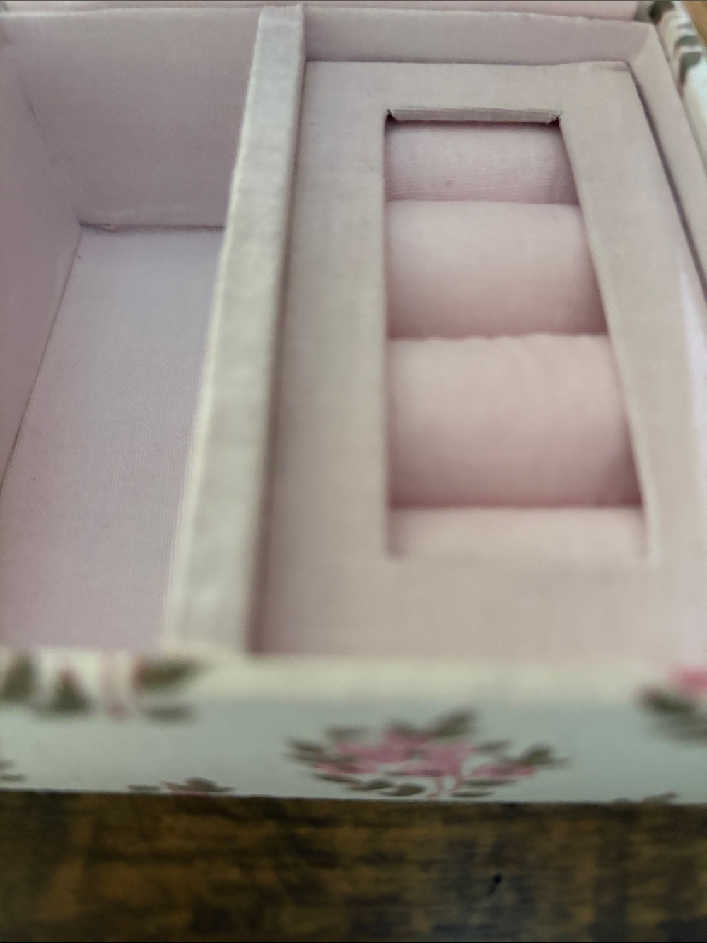 Jewlery box - Picture 2 of 4
